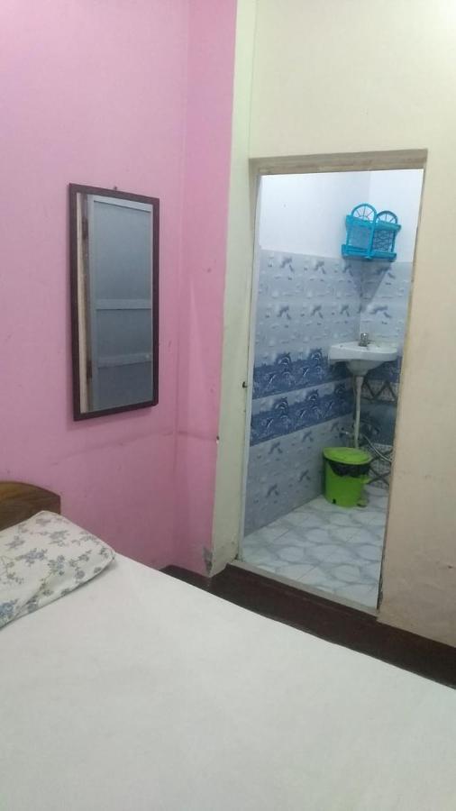 Om Rest House Hotel Benares Buitenkant foto