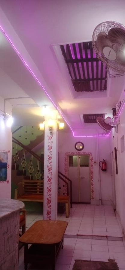 Om Rest House Hotel Benares Buitenkant foto